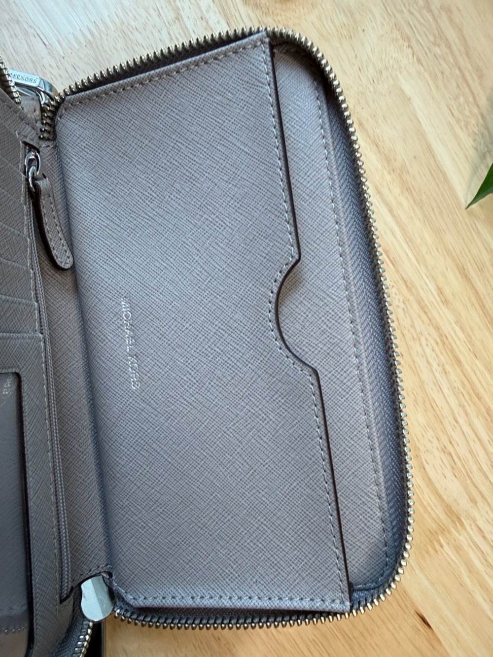 Michael Kors wristlet grey - Picture 4 of 7